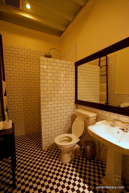 Bathroom Cheong Fatt Tze Mansion, The Blue Mansion